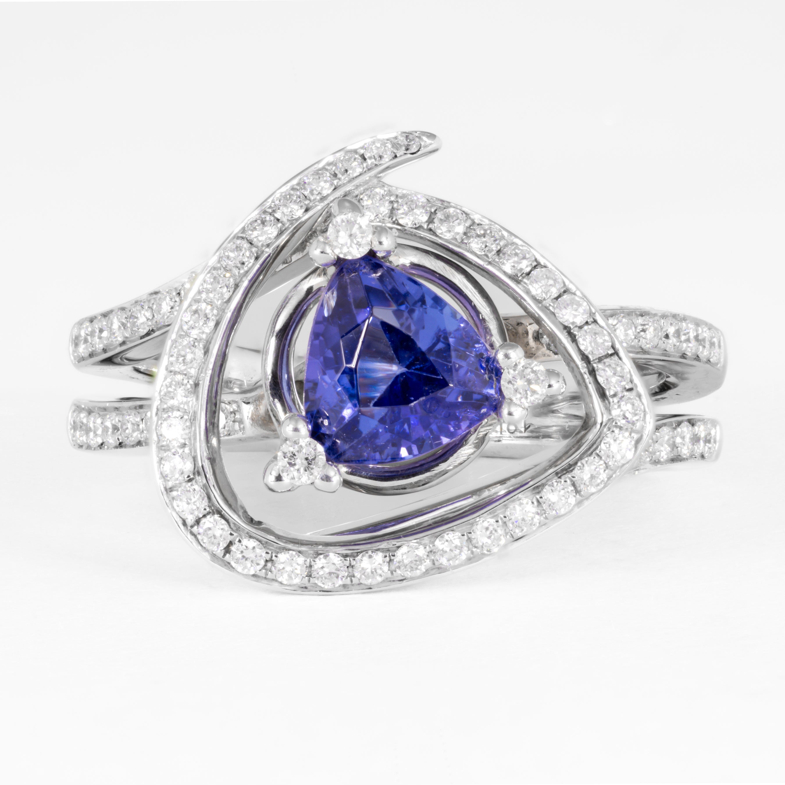 Triliant Cut Tanzanite And Diamond Ring - Image 3